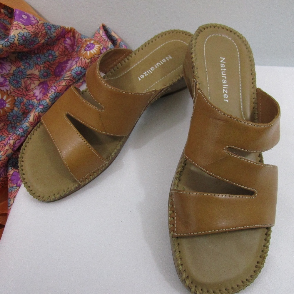 Naturalizer Whiskey Leather Slip On Sandals sz 6M
